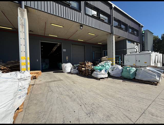 2,305M² WAREHOUSE TO LET IN BLACKHEATH INDUSTRIAL